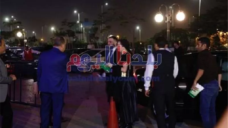 بدء مراسم عزاء هيثم أحمد زكي بحضور شقيقه رامي عز الدين (صور)