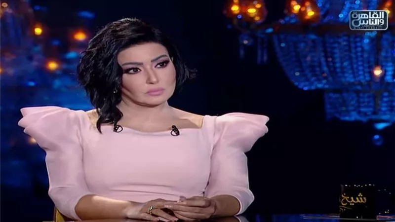 في عزاء هيثم أحمد زكي.. أول ظهور لـ سمية الخشاب بعد حكم حبسها