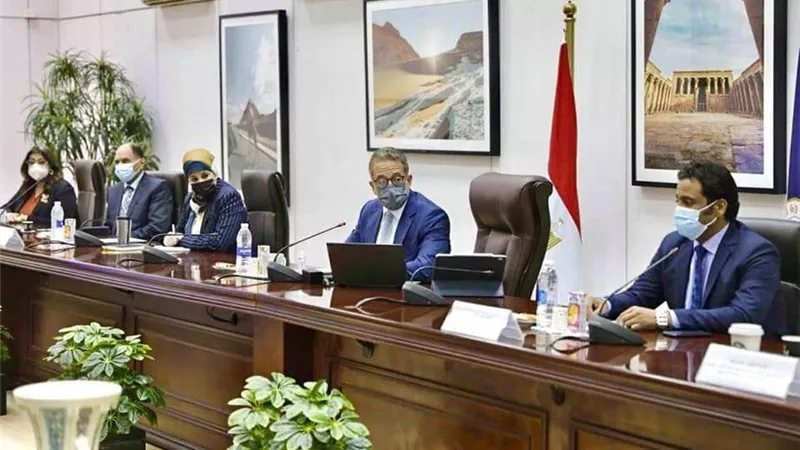 وزير السياحة والآثار يترأس اجتماع مجلس إدارة هيئة المتحف المصري الكبير