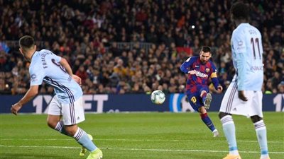 ميسي يغادر برشلونة ويتجه إلى الأرجنتين