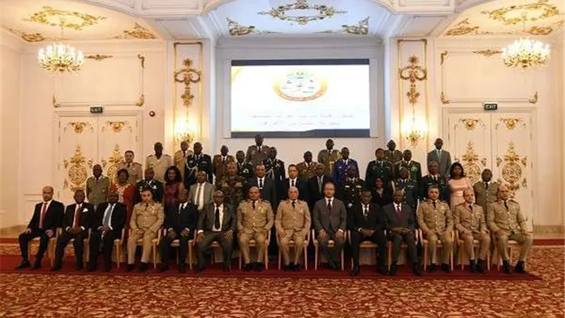رئيس التدريب بالقوات المسلحة يشهد حفل تخريج 3 دفعات للوافدين