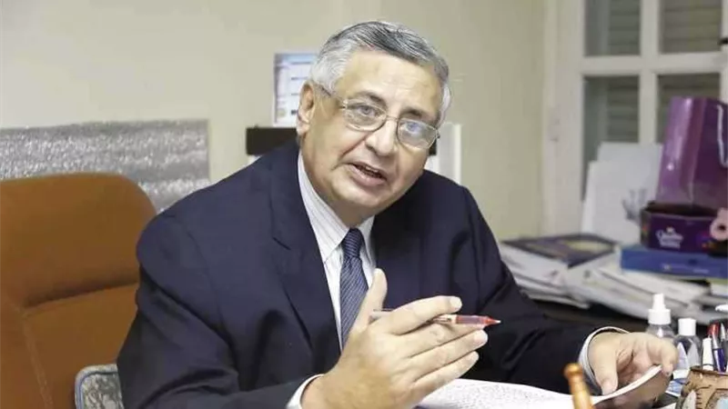 مستشار الرئيس: نتفاوض مع شركات مصنعة للقاحات كورونا لتصنيعها محليا