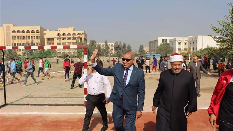 رئيس جامعة الأزهر يفتتح دوري كرة القدم لطلاب الجامعة