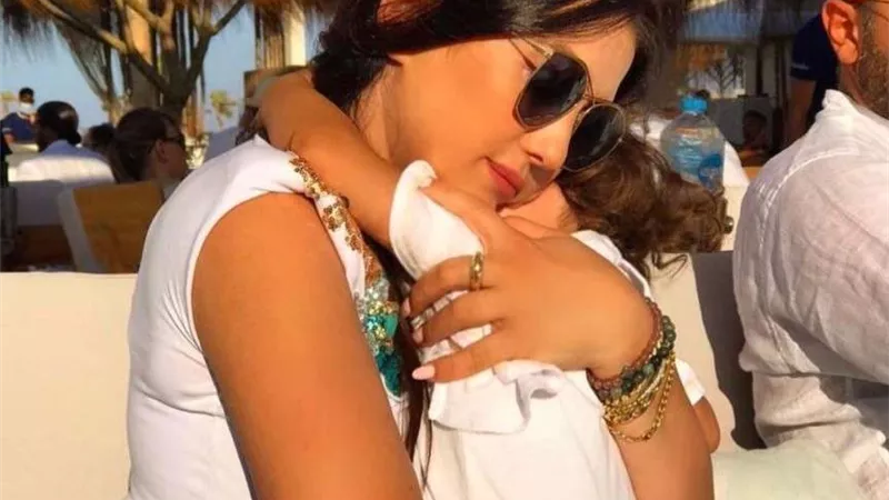 كندة علوش تحتفل بعيد ميلاد ابنتها على طريقتها الخاصة