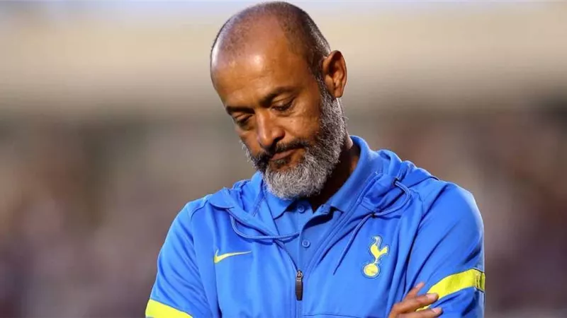 ثلاثية مانشستر يونايتد تُقيل نونو سانتو من تدريب توتنهام