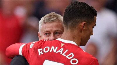 مدرب  مانشستر يونايتد يتغنى بـ رونالدو: يشبه هذا اللاعب