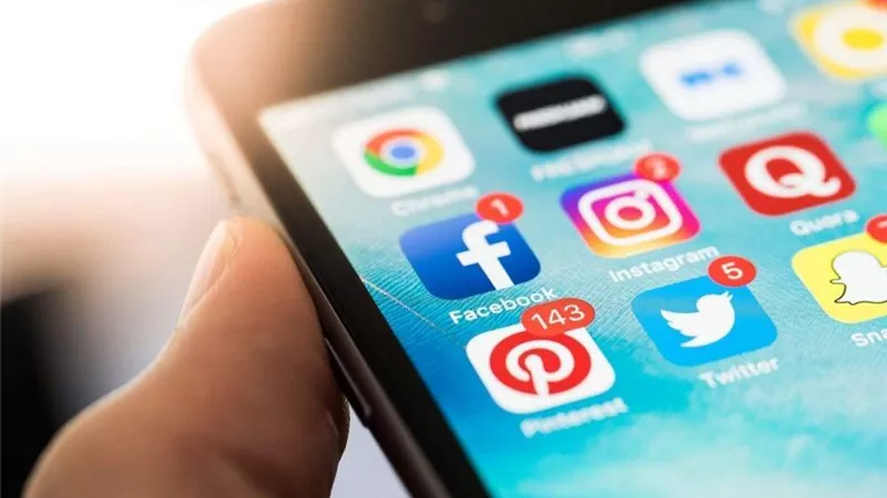 بالتفاصيل والاسماء .. قائمة الهواتف المحرومة من «واتس اب» و«فيسبوك»