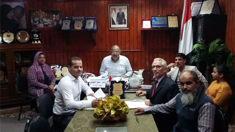 تعليم مطروح يبحث سبل تطوير المنظومة التعليمية بالمدارس المجتمعية والفصل الواحد