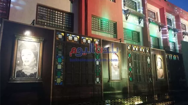صور الفنانين تزين أول مدرسة للحلي والمجوهرات بالعبور (صور)