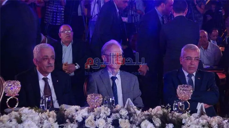 وزير التعليم يشاهد فيلما تسجيليا خلال افتتاح مدرسة 