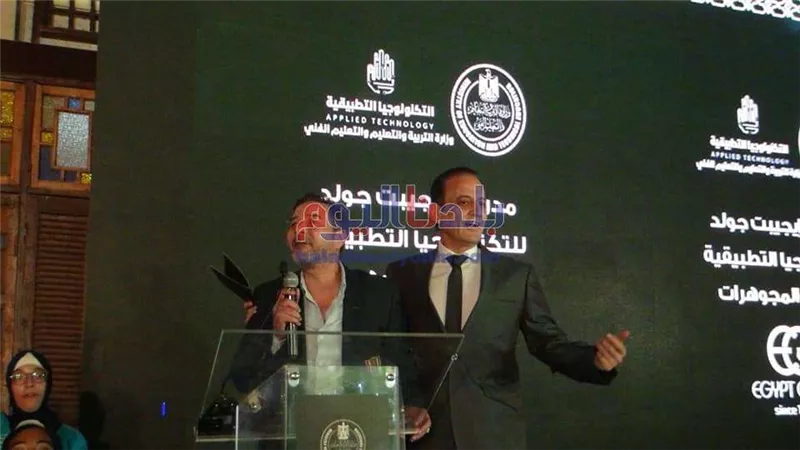 حمادة هلال ومدحت صالح يشاركان في افتتاح مدرسة 
