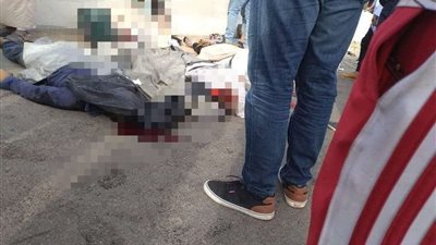 مصرع شخص وإصابة 11 آخرين في حادث تصادم على طريق