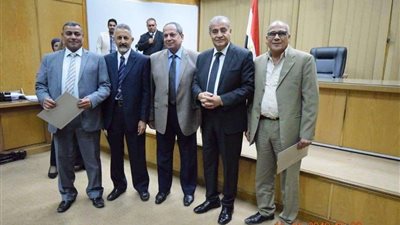 المصيلحي يكرم المتميزين بمديريات التموين والتجارة الداخلية (صور)