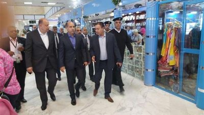 بالصور.. وزير الطيران يتفقد مطار أسون استعدادًا لمؤتمر السلام