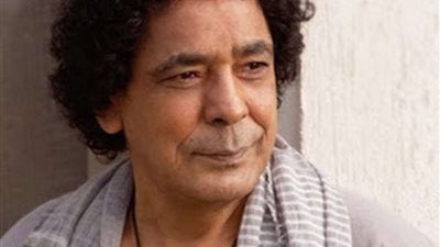 عودة محمد منير من ألمانيا بعد غياب 30 يوما