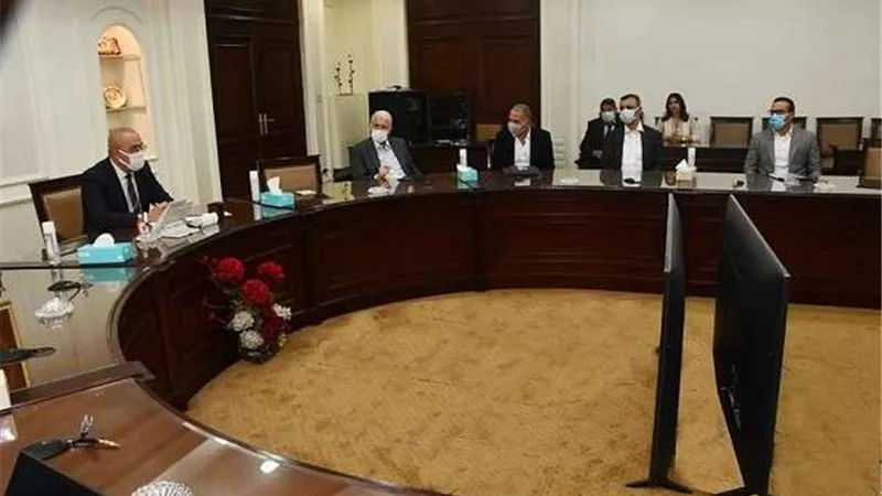 عاصم الجزار يتابع مشروع سد ومحطة 