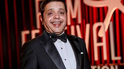 محمد هنيدي يعلق على هزيمة الزمالك من الأهلي بطريقة ساخرة