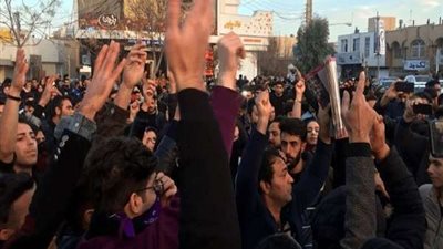 قوات الأمن الإيرانية تطلق الرصاص على المتظاهرين