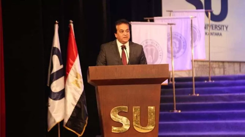 وزير التعليم العالي يشارك جامعة سيناء احتفالها بتخريج دفعة من طلاب فرعها بالعريش (صور)