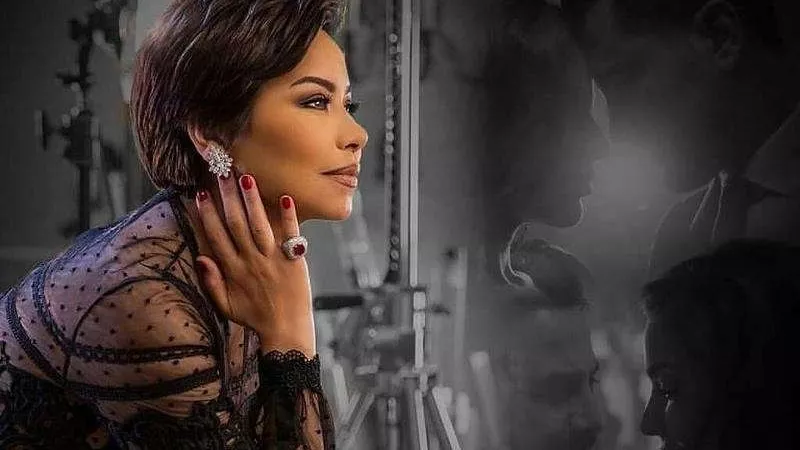 شيرين عبد الوهاب تكشف سر تناولها شيكولاته غامقة وفراولة قبل حفلاتها