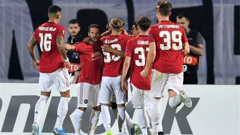 مانشستر يونايتد يستعد للتخلص من نجمه لتمويل صفقة هداف دوري الأبطال