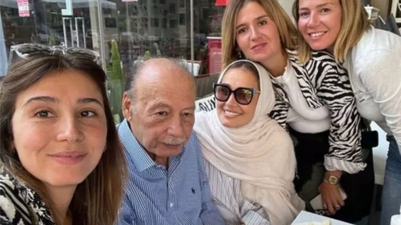 حلا شيحة‬⁩ بالحجاب تحتفل بوالدها في أحدث ظهور لها