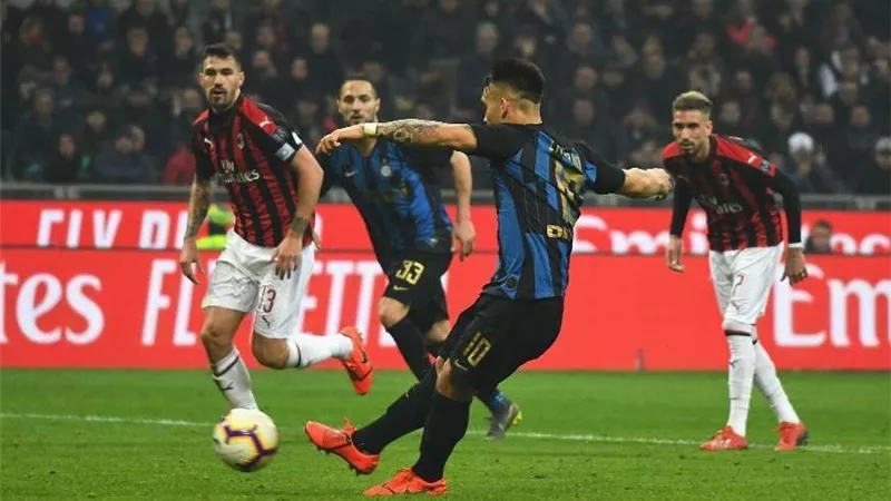 بث مباشر.. مباراة ميلان وإنتر ميلان في الدوري الإيطالي
