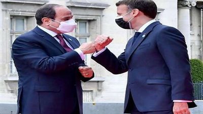 الرئيس السيسي يتلقي اتصالاً هاتفياً من نظيره الفرنسي