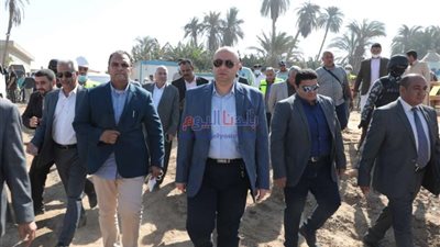 محافظ بني سويف يتابع تنفيذ مشروع محور الفشن التنموي بطول 27 كم