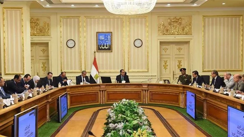 رئيس الوزراء يستعرض نتائج لجنة المرور على صوامع تخزين القمح
