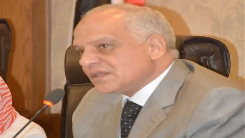 محافظ الجيزة يعزي أسر المتوفين في انهيار برج كهرباء بأوسيم