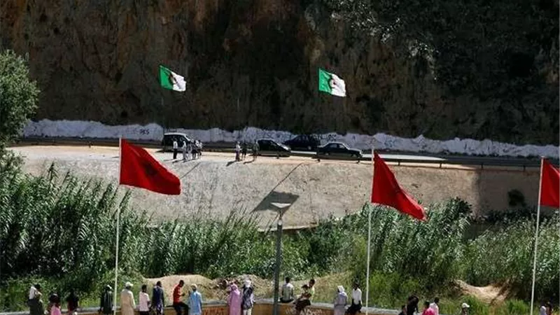المغرب تسلم 11 جزائرياً وأجنبياً معتقلين بالسجون المغربية
