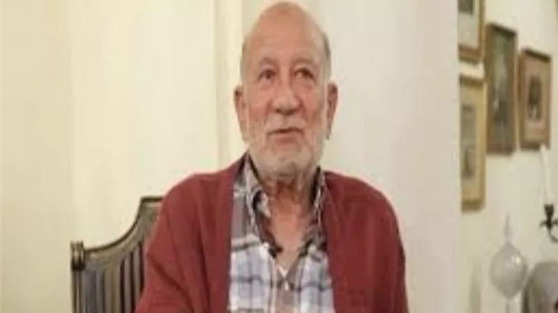 بالفيديو.. تشييع جنازة الراحل احمد خليل قبل دفنه بمقابر الأسرة