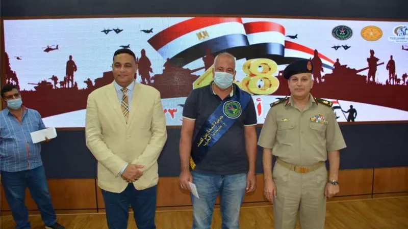 محافظ الدقهلية يستقبل الابن الكفيف التائه منذ 21 سنة بعد مطابقة تحليل الـDNA