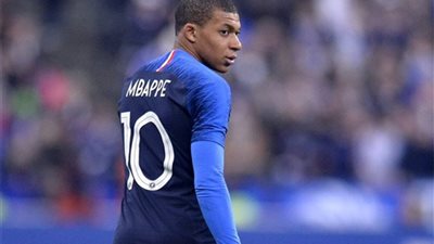 والدة مبابي تتواصل مع ريال مدريد