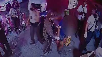 العلاج بالأحضان والحقن الشرجية.. قصة الطبيب مايكل فهمي
