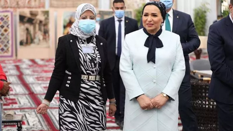السيدة الأولى تزور معرض التراث للحرف اليدوية بقرية شمّا بالمنوفية