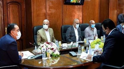 محافظ السويس يكشف عن مقترح بناء مدارس على نفقة المحافظة