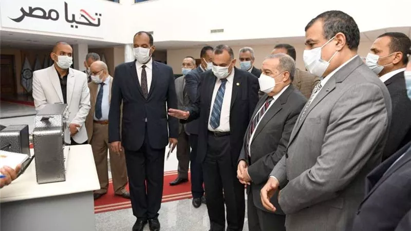وزير الإنتاج الحربي يتفقد الأسلحة والمعدات للمشاركة بها فى معرض «EDEX 2021»