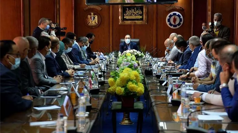 مدبولي يتفقد المشروعات التنموية والخدمية بالسويس