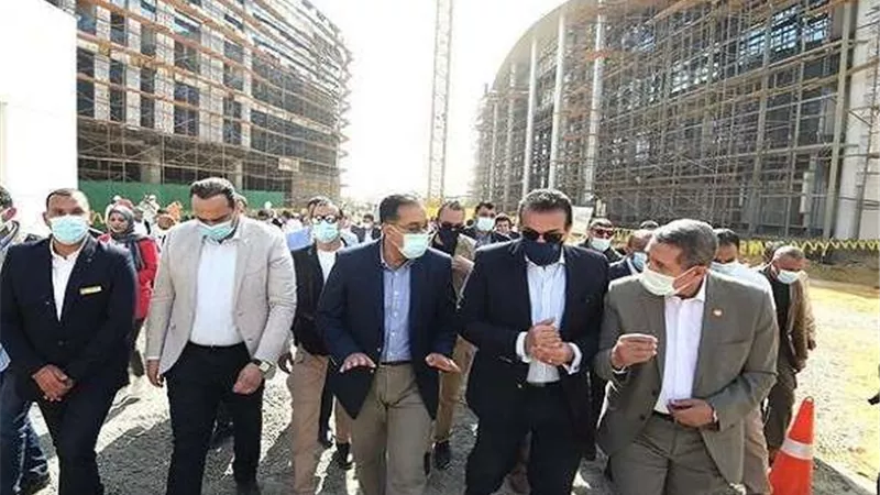 جولة تفقدية لـ رئيس الوزراء في مجمع السويس الطبي