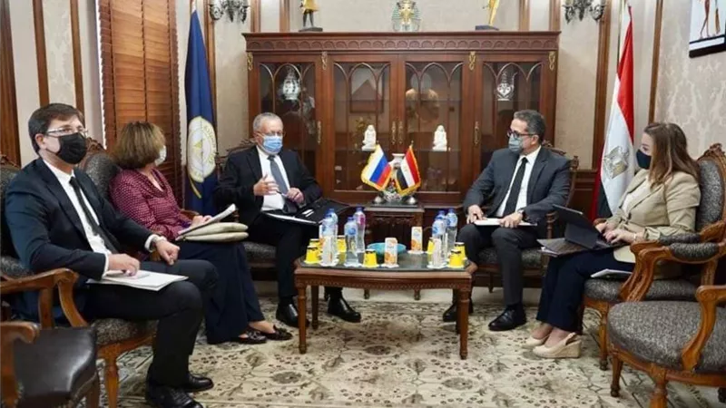مصر تبحث سبل تنشيط السياحة مع روسيا