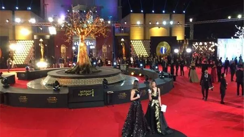 شاهد.. التجهيزات النهائية لمهرجان القاهرة السينمائي قبل ساعات من انطلاقه