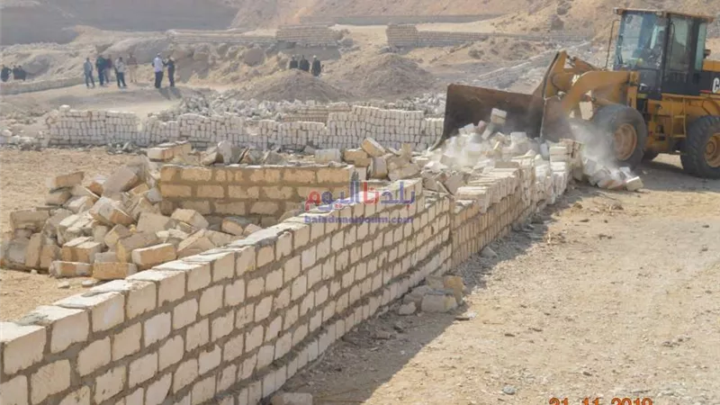 إزالة 146 مخالفة تعد وإشغال طريق بالمنطقة الأثرية بالهرم