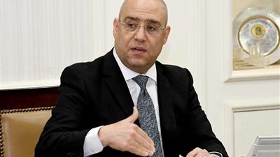 وزير الإسكان: الانتهاء من 256 مشروعاً للمياه والصرف منذ 2014