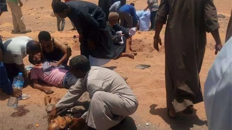 مصرع شخصين واصابة اخرين في حادث تصادم سيارتي نقل بأسوان