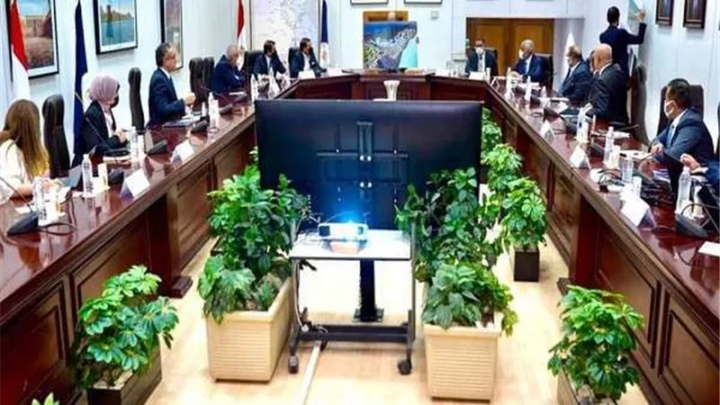 وزيرا السياحة والاسكان يبحثان فرص الاستثمار السياحي