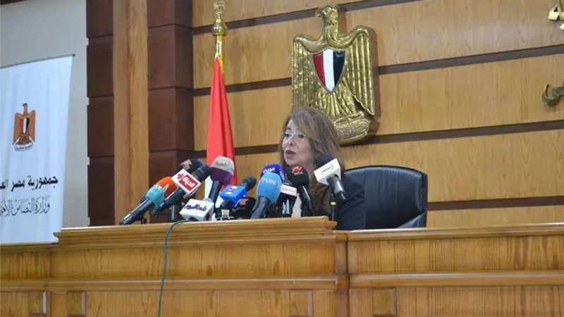 غادة والي تهنئ الوزير الجديد وتترك له رسالة.. تعرف عليها