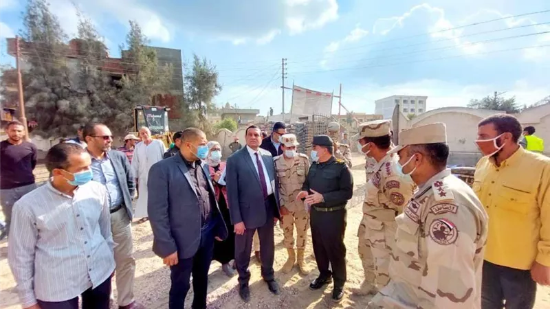 محافظ البحيرة ومساعد رئيس الاركان يتفقدان المشروعات بمبادرة 
