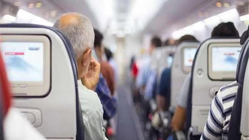 للمعتمرين.. 5 نصائح تجنبك آلام الأذن أثناء ركوب الطائرة